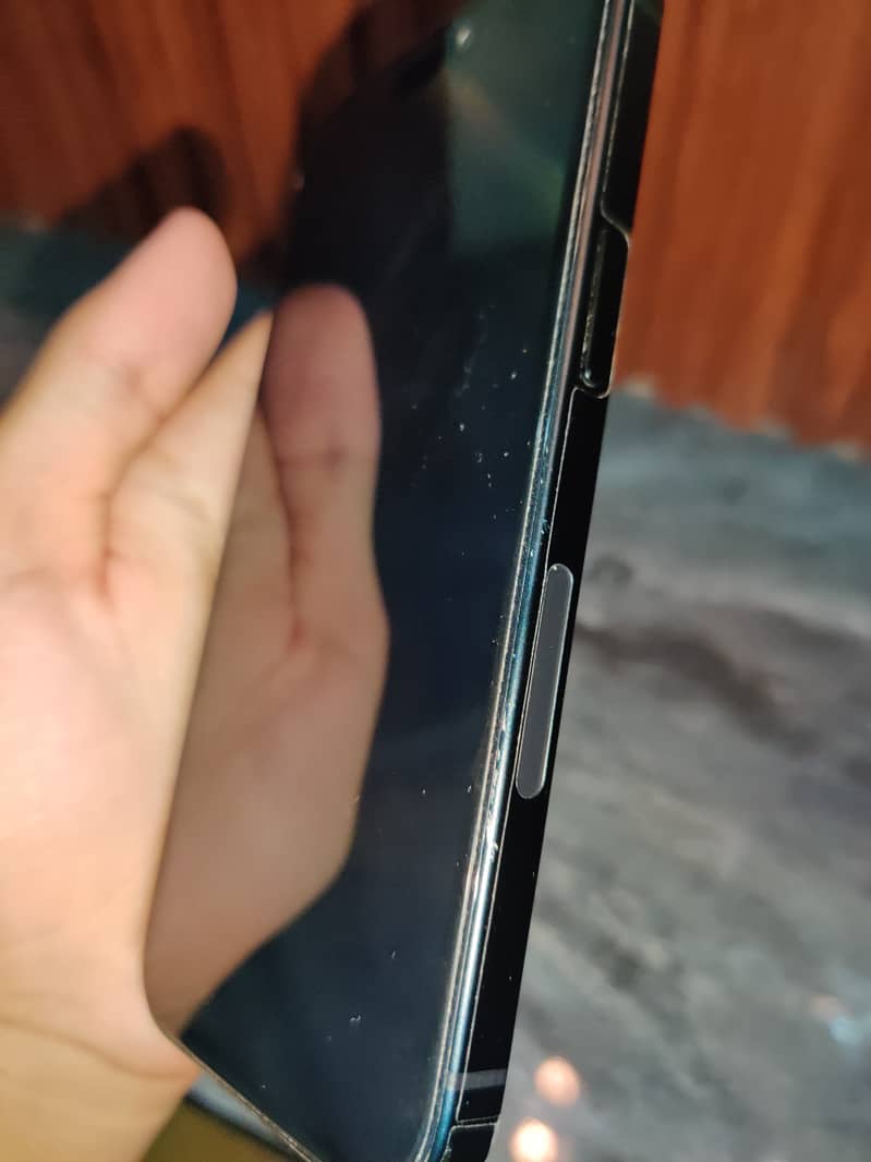 iPhone 15 4