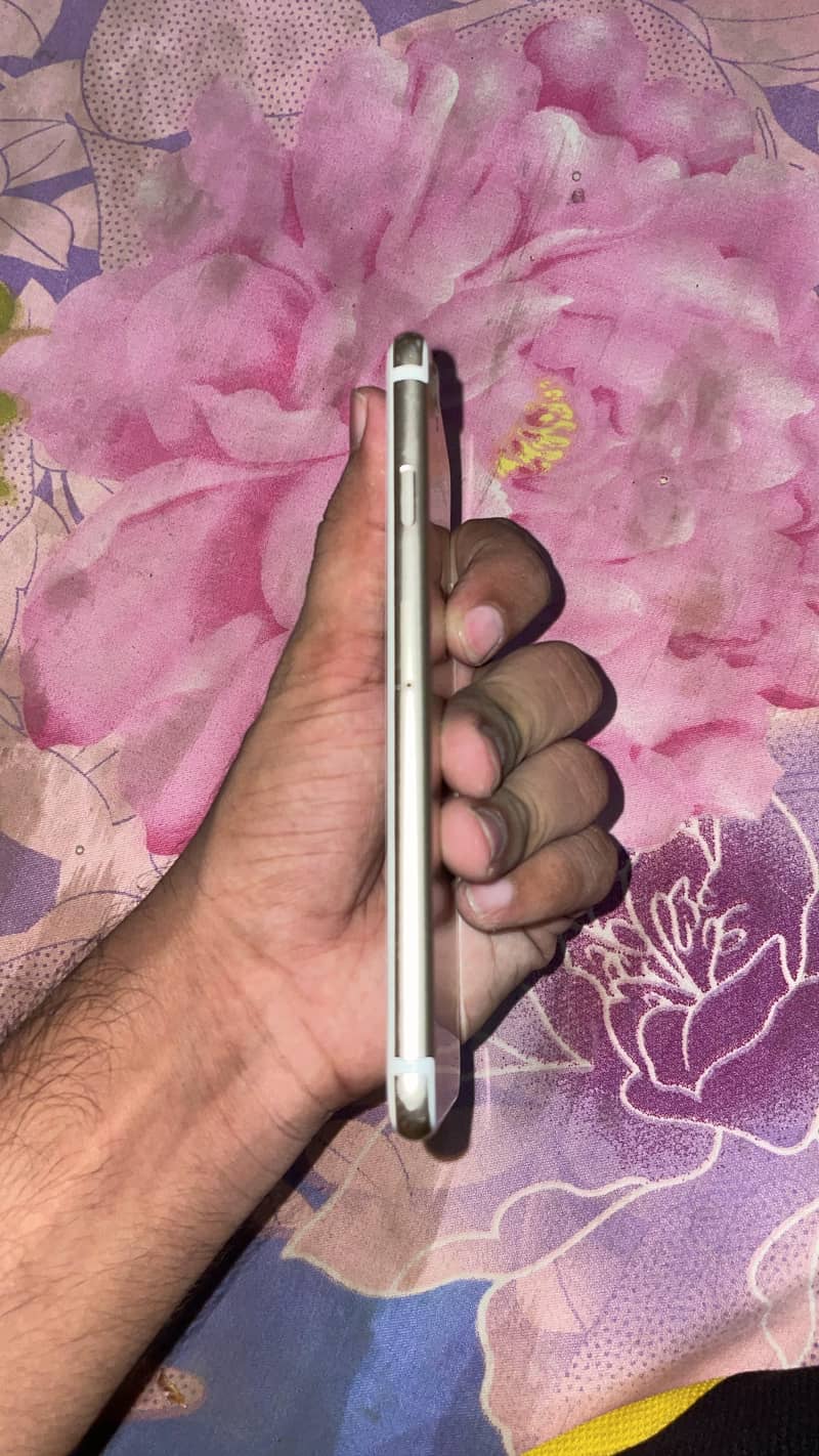 Apple iPhone 7 3