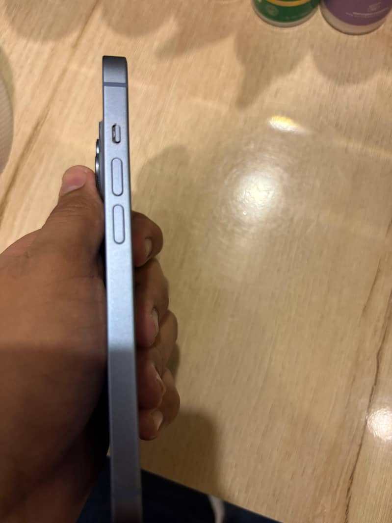 Apple iPhone 14 3