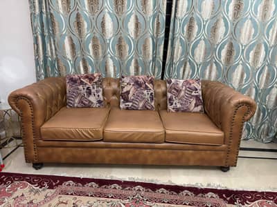 7 seater leather sofa set | Chesterfield Style | Well Maintained