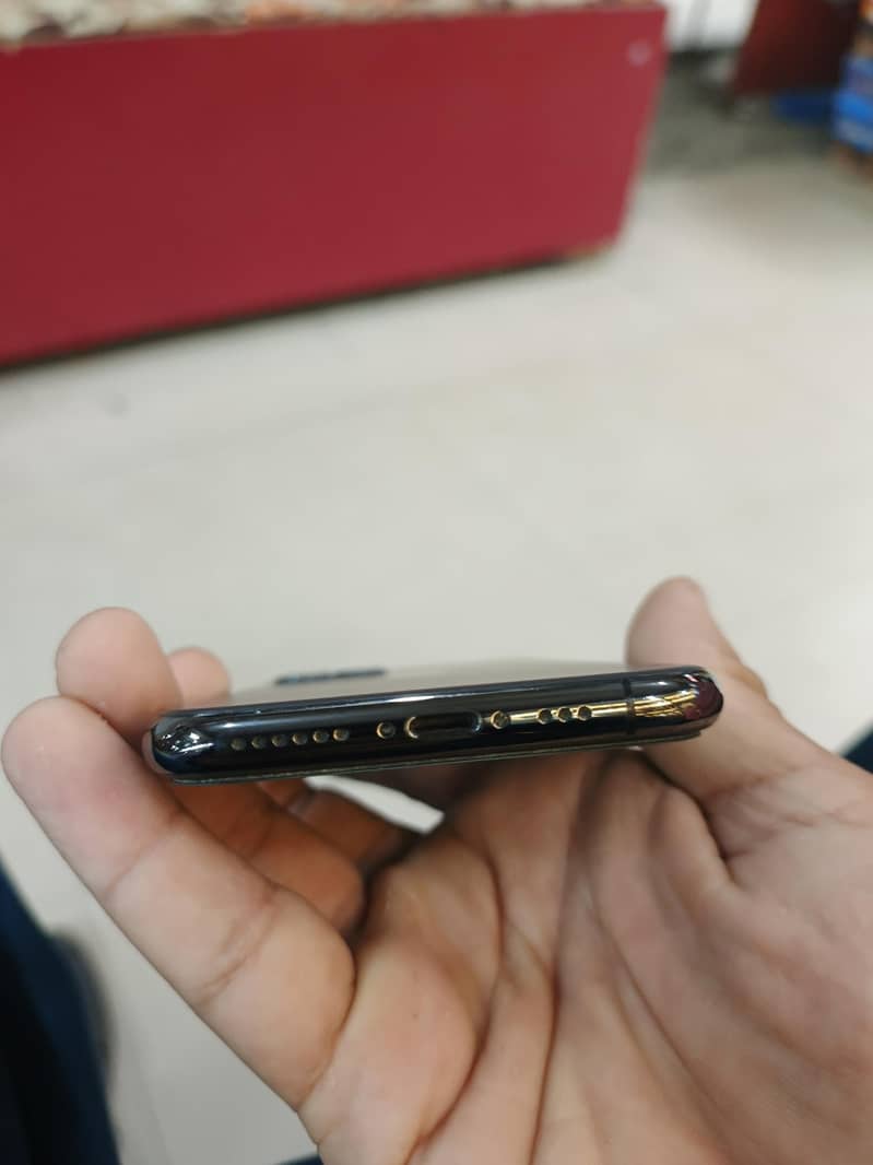 iphone 11 pro 2