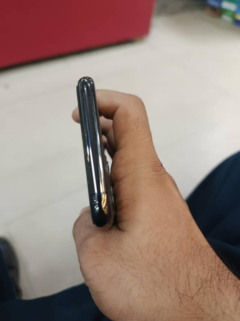 iphone 11 pro 4