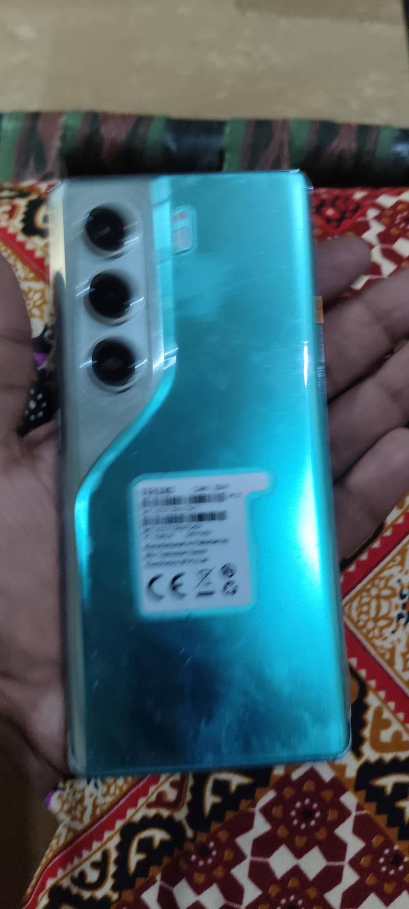 Tecno CAMON 40 Pro 0