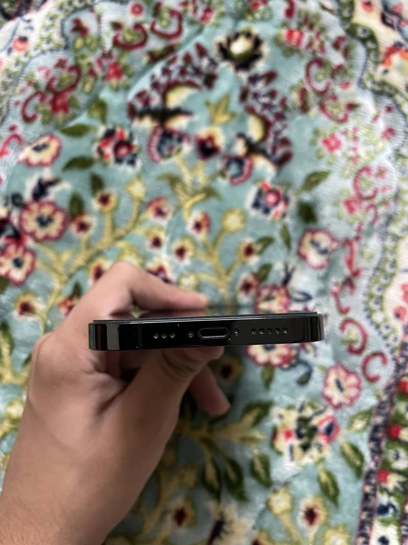 iPhone 14 Pro 4