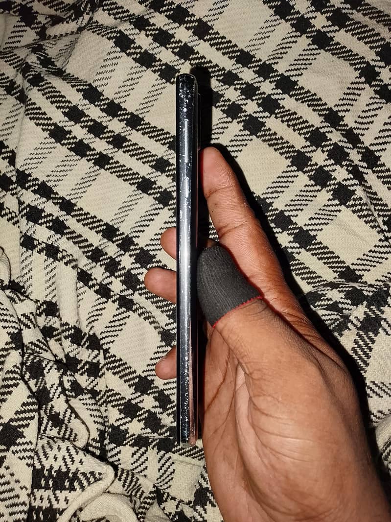 Sharp Aquos R2 3
