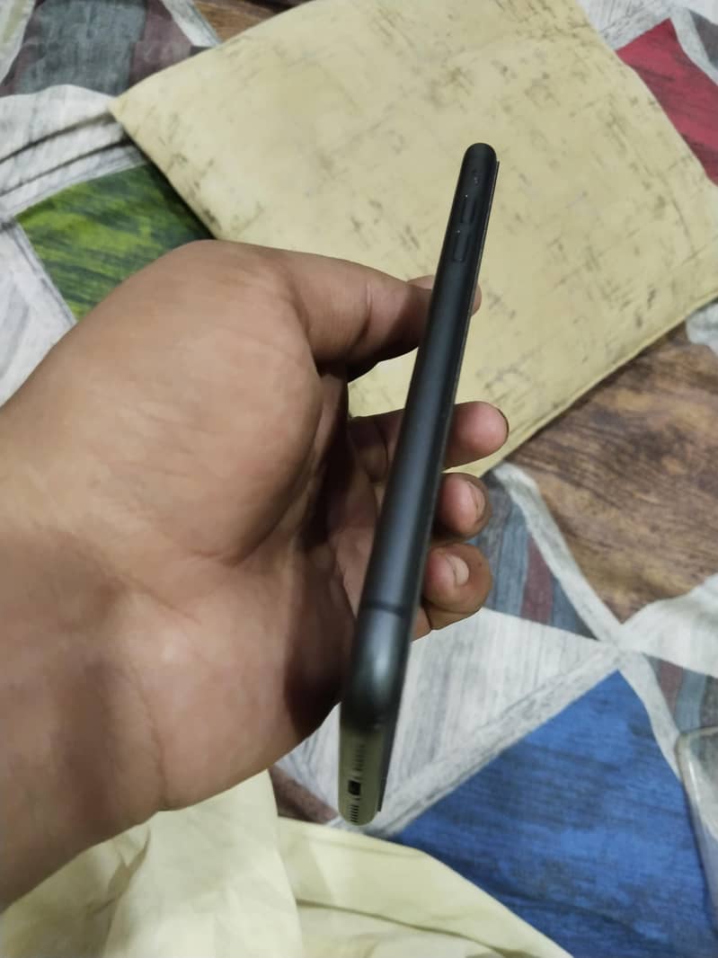 Apple iPhone 11 3