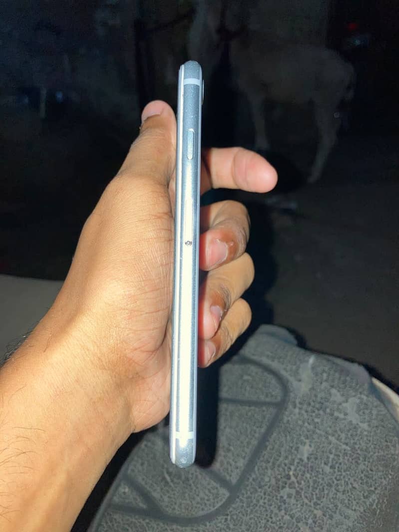 Apple iPhone 8 1