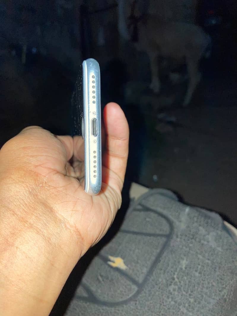 Apple iPhone 8 3