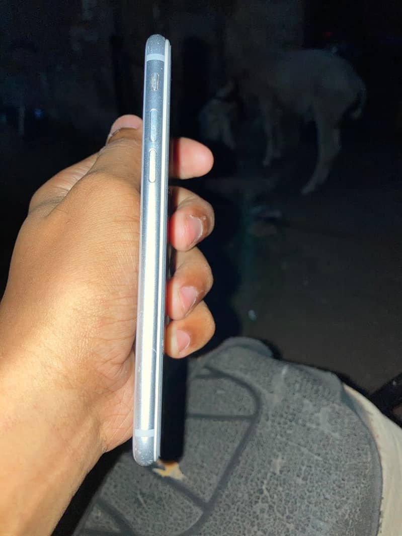 Apple iPhone 8 5