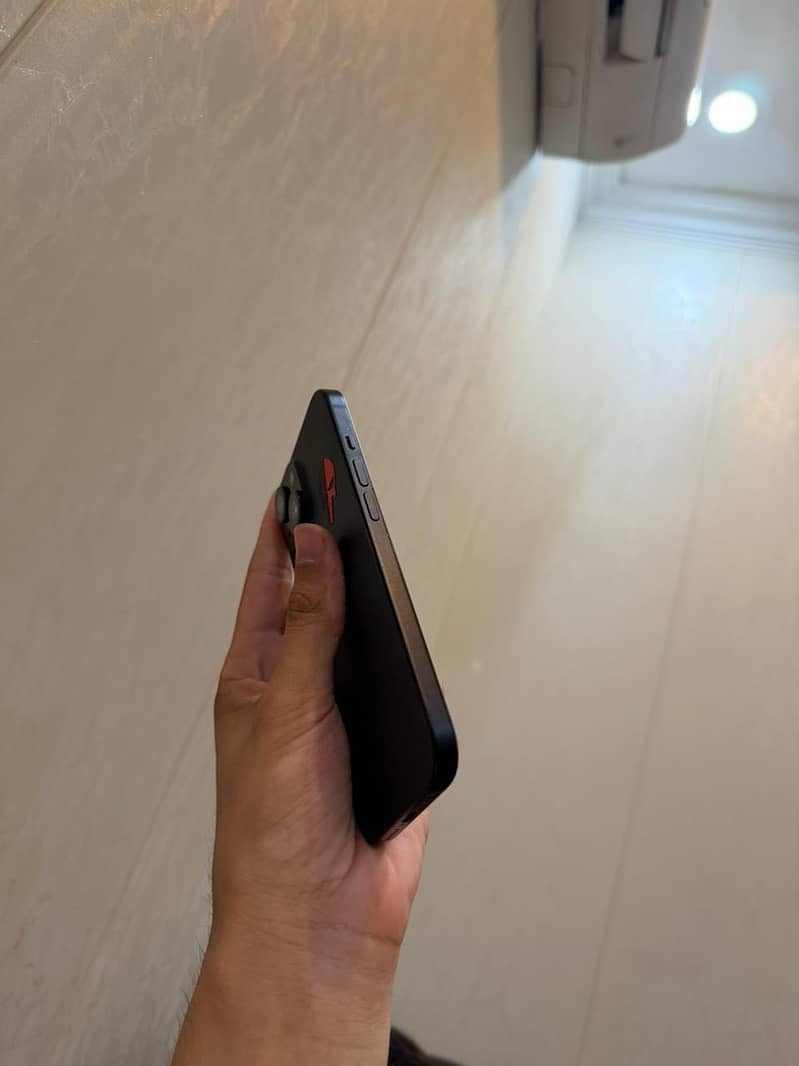 iPhone 15 2