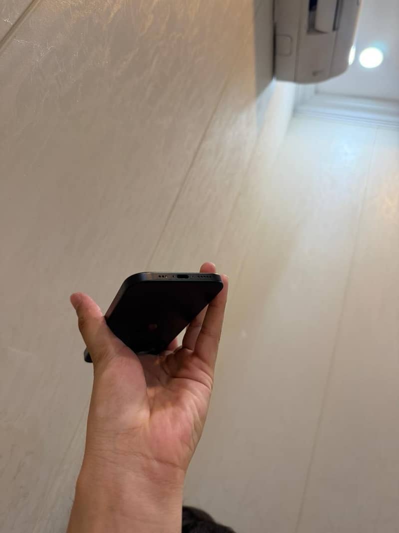iPhone 15 3