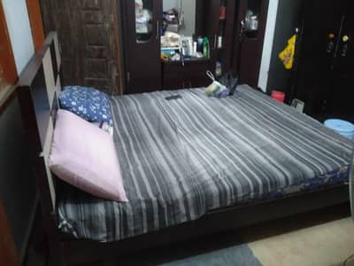 bed set for urgent sell  moving Islamabad