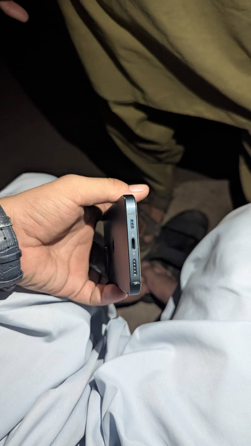 Apple iPhone 13 2