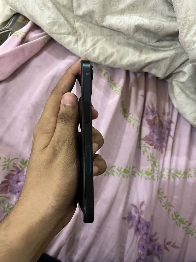 Apple iPhone 14 4