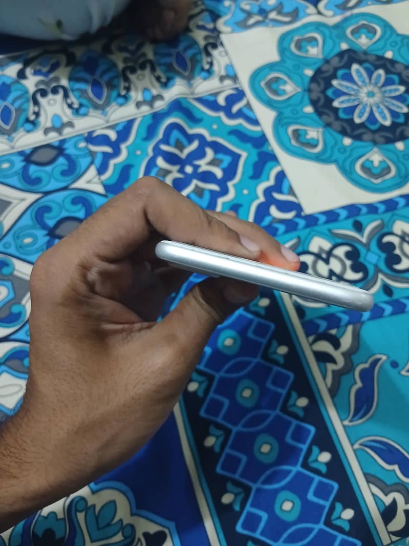Apple iPhone 7 Plus 1