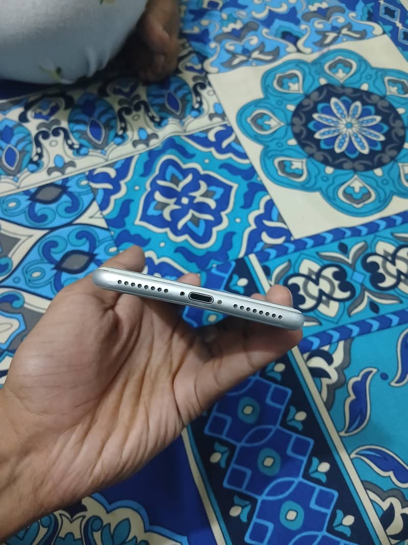 Apple iPhone 7 Plus 3