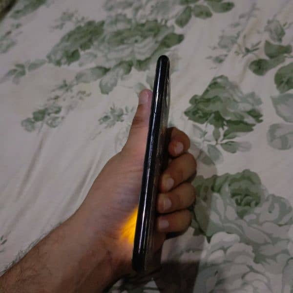 IPHONE 11 PRO MAX 5