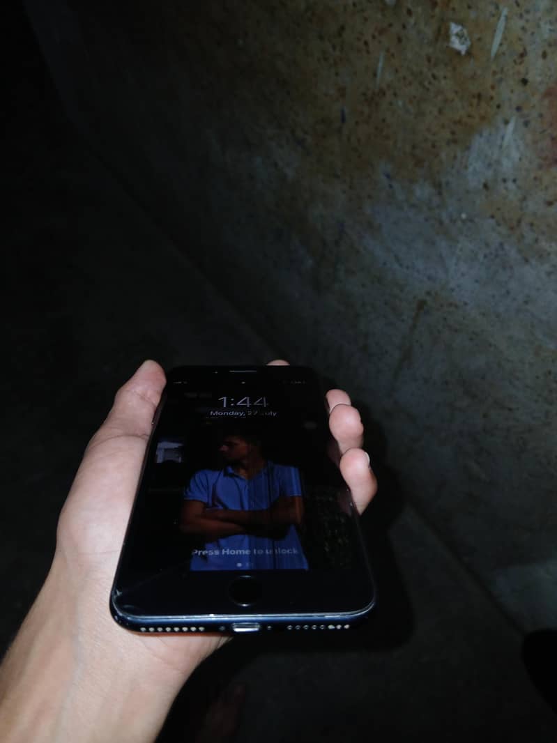 Apple iPhone 7 Plus 4