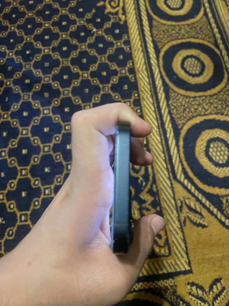 Iphone 13 4