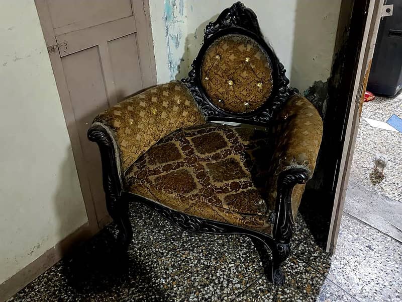 Sofas with 2 tables without glass. 0