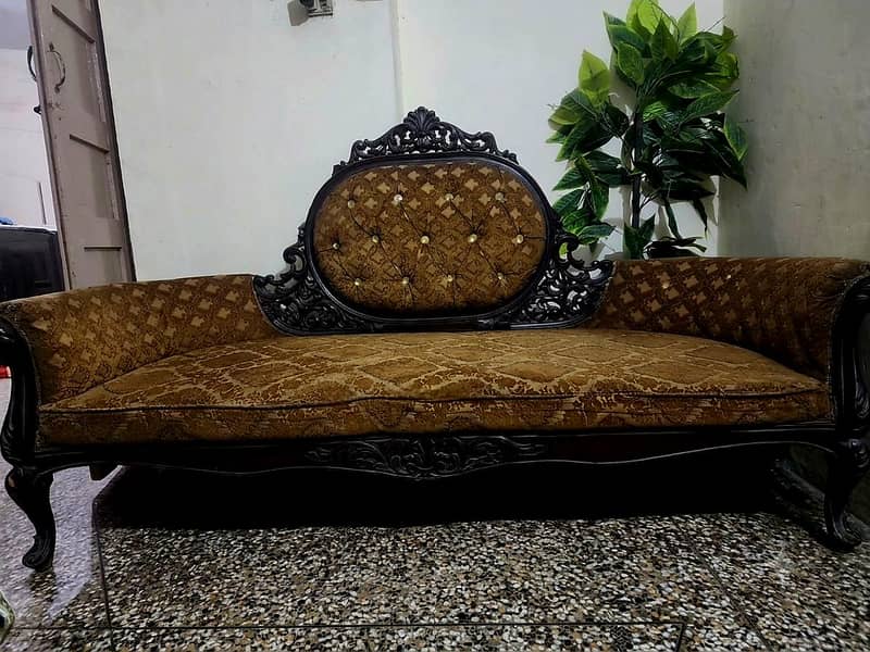 Sofas with 2 tables without glass. 1
