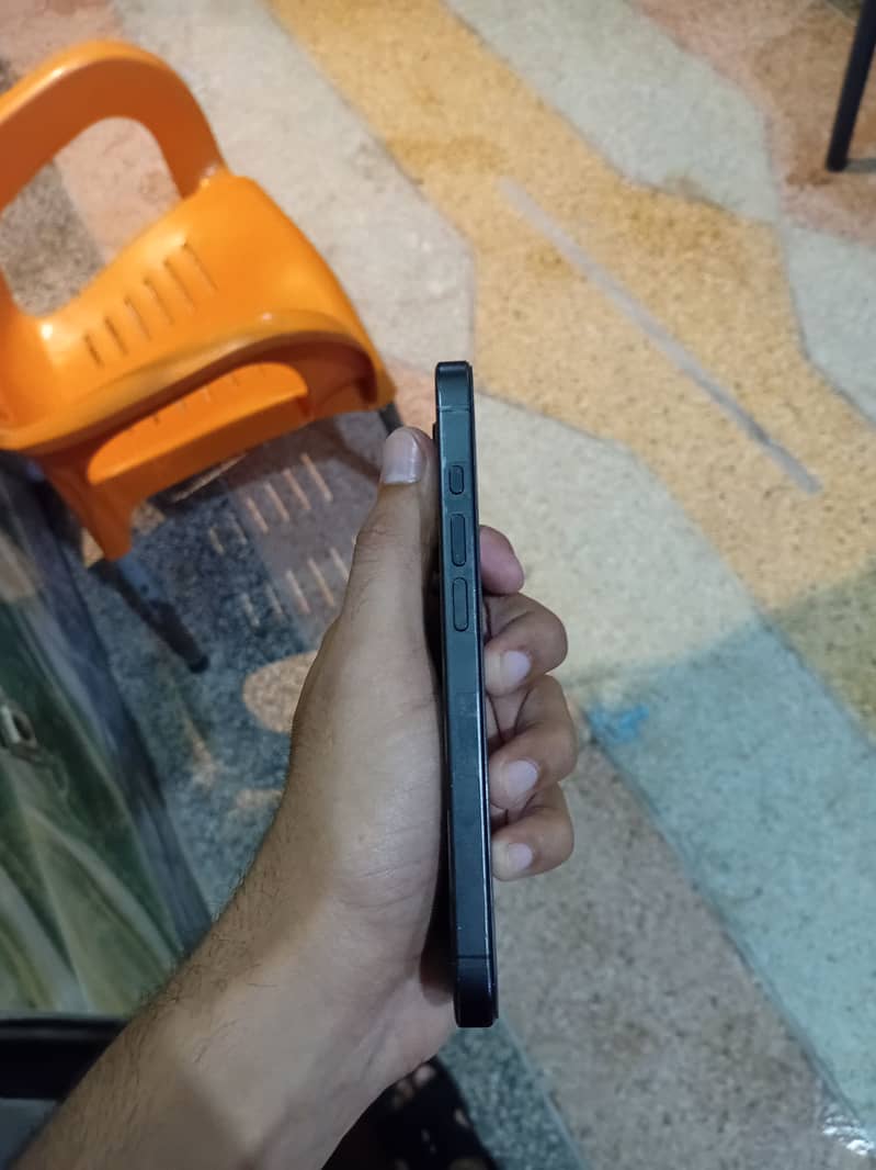 iPhone 15 Pro 6
