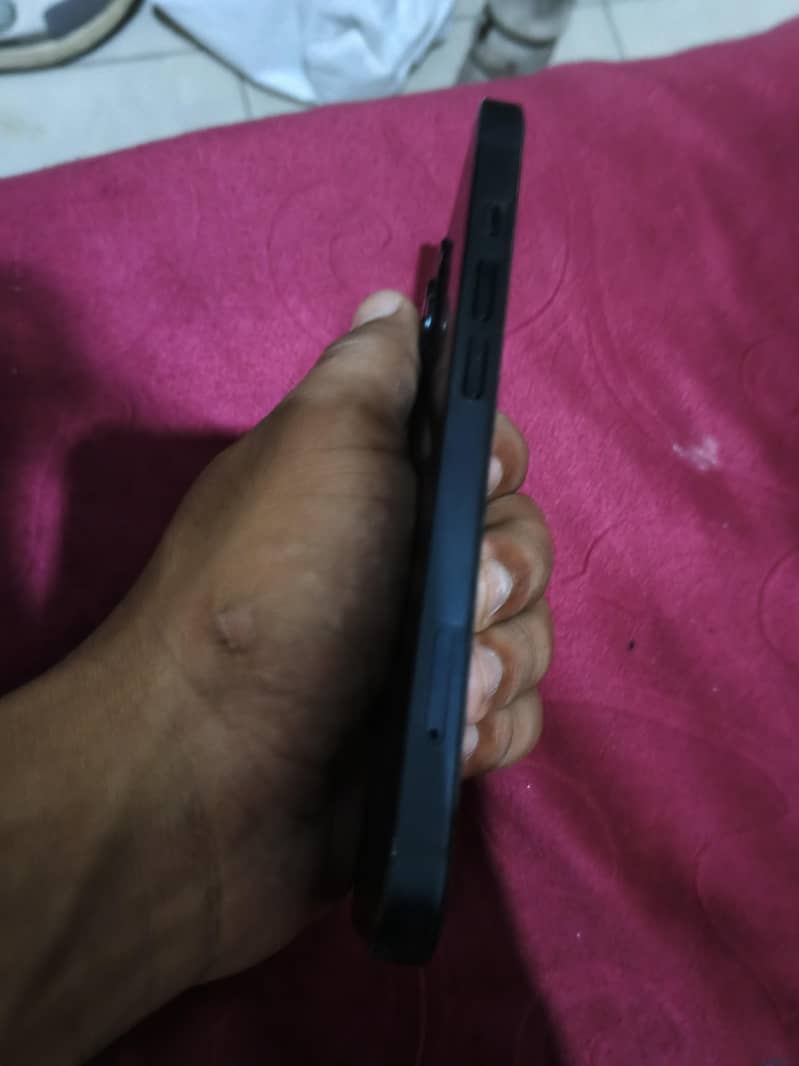 Apple iPhone 13 2