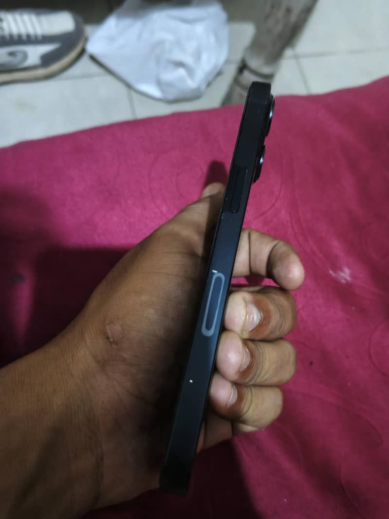 Apple iPhone 13 4