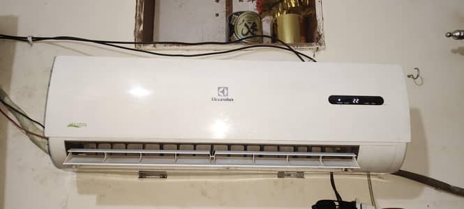 1.5 Electrolux Non Inverter Ac Just Like Brand New