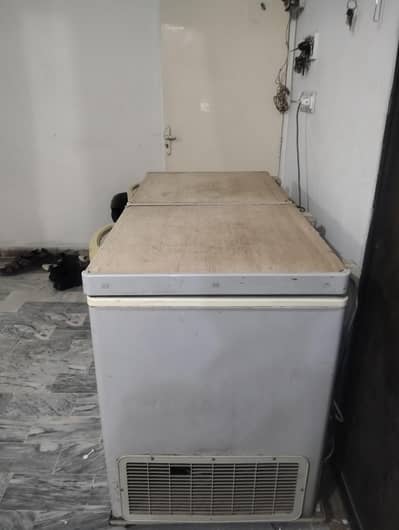 Original Dawlance deep freezer for sale in gulistan e jauhar block 1