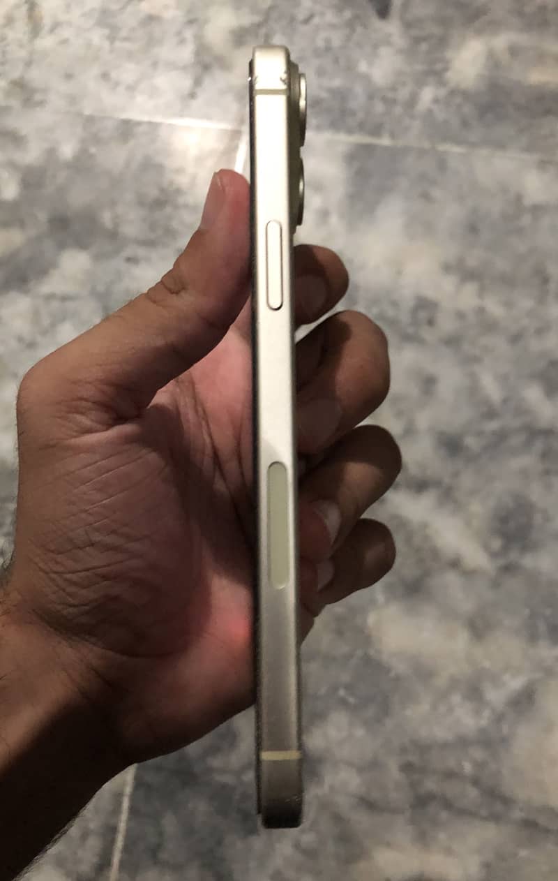 iPhone 15 plus jv 2