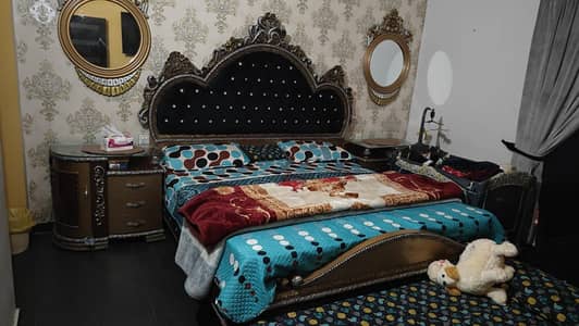 Luxury King Size Bed Set with 2 Side Tables – Slightly Used