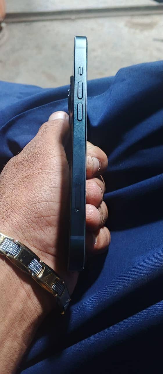 Apple iPhone 13 4