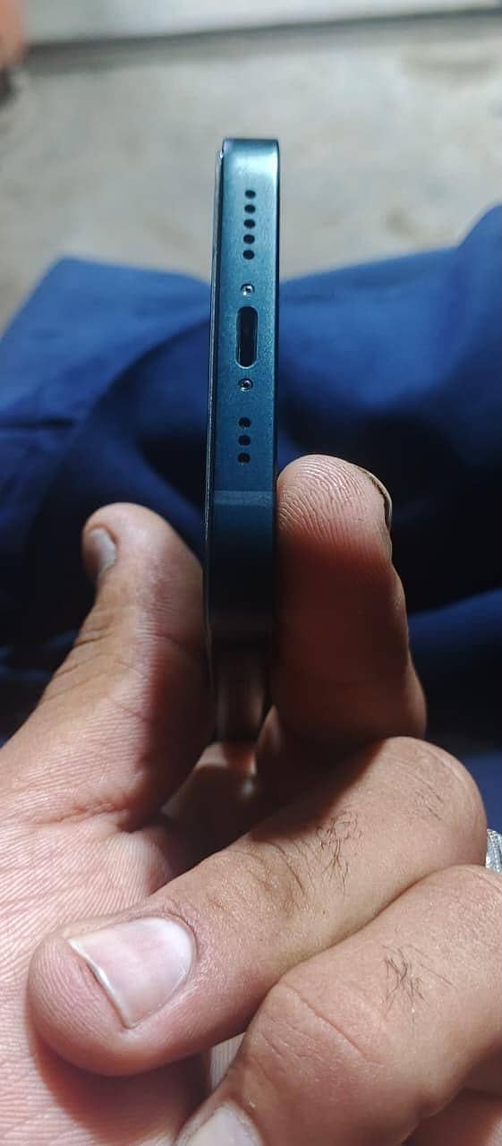 Apple iPhone 13 5