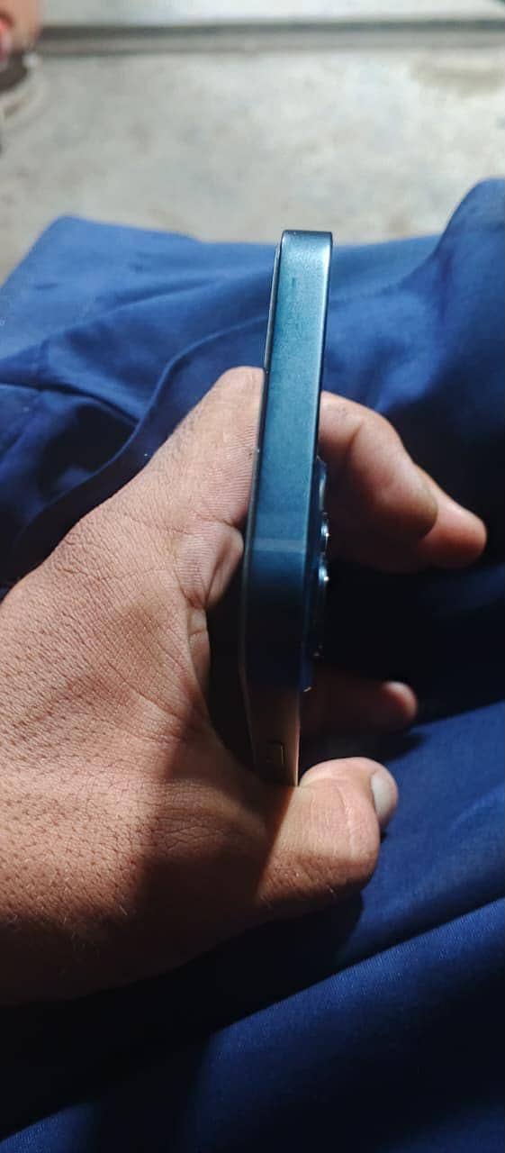 Apple iPhone 13 6