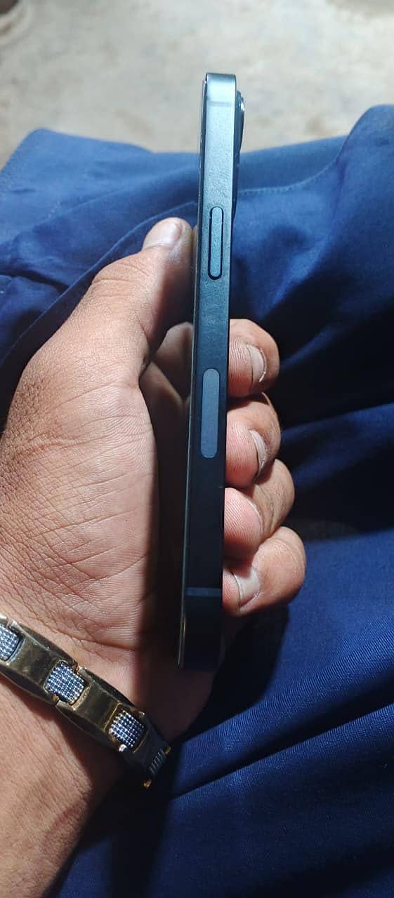 Apple iPhone 13 7
