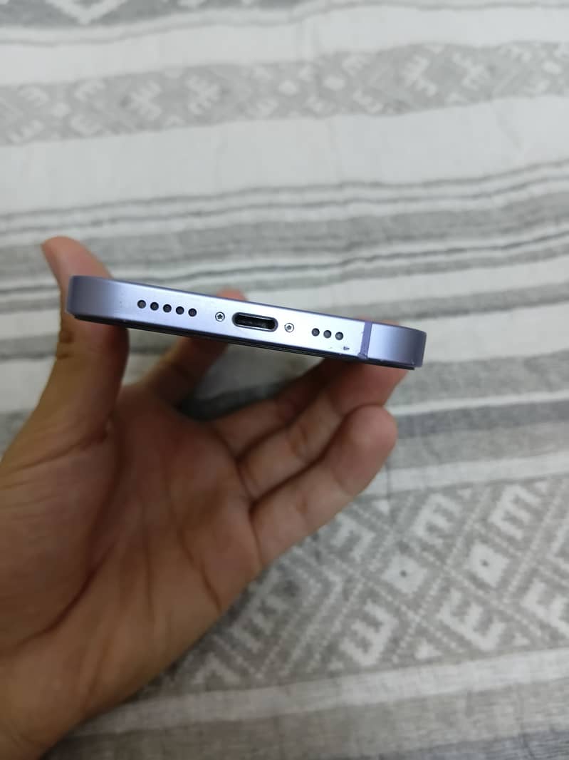 Apple iPhone 12 6