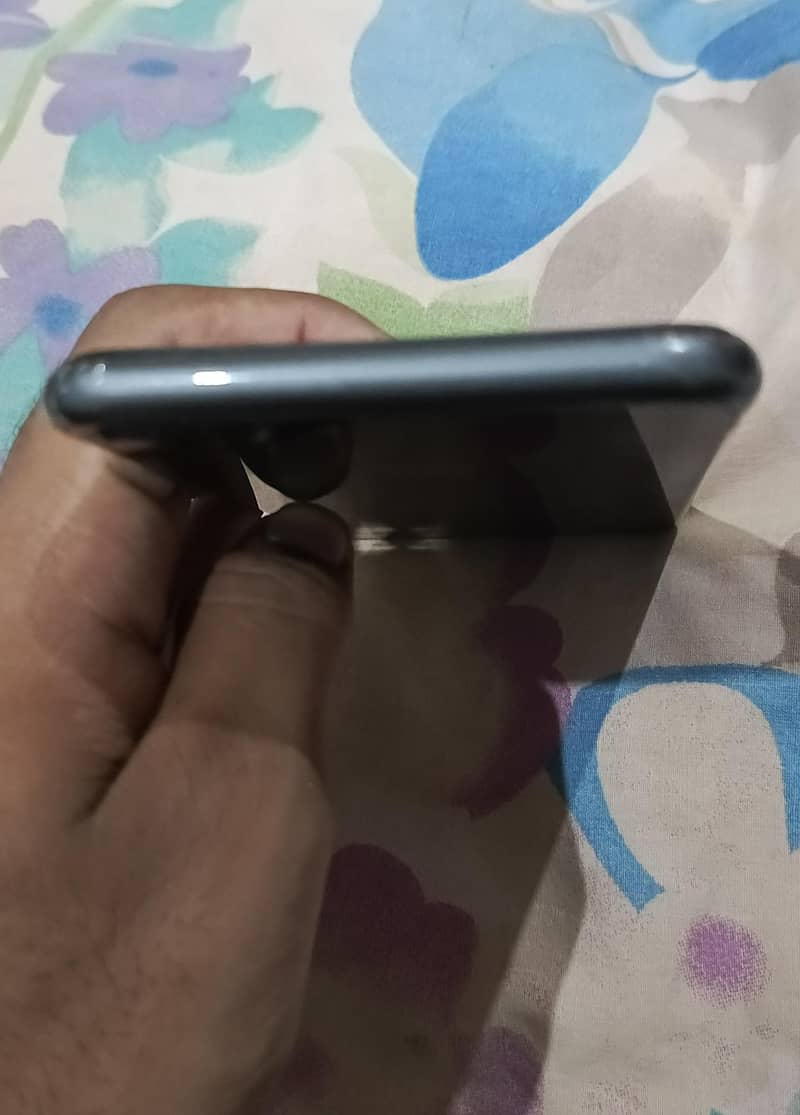 Apple iPhone 8 Plus 4
