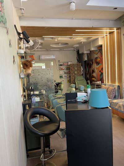 Running salon / setup for sale