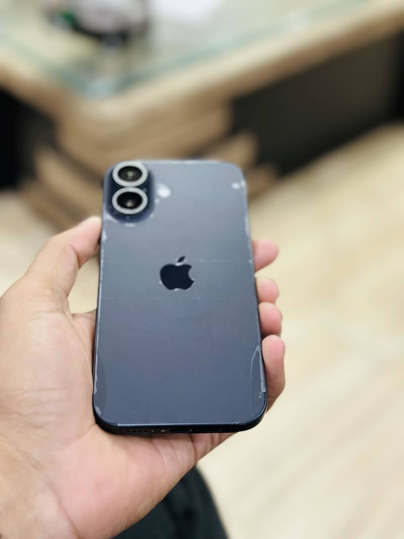 Apple iPhone 16 1
