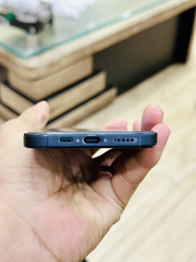 Apple iPhone 16 2