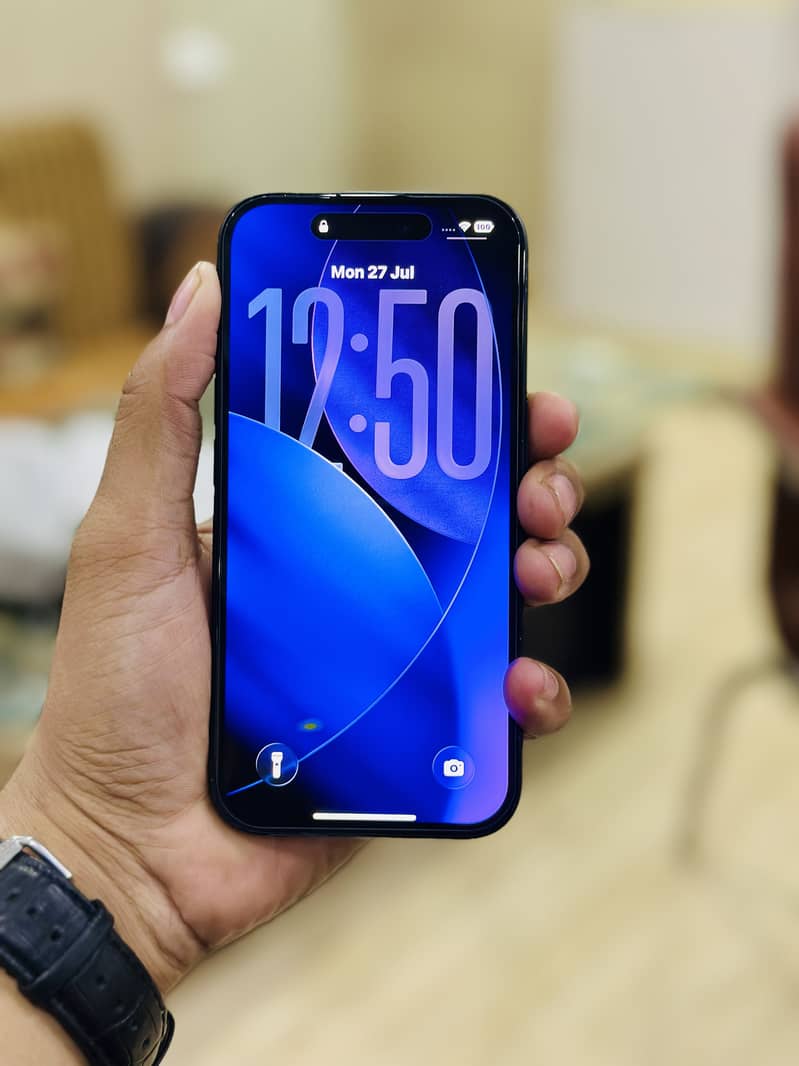 Apple iPhone 16 6