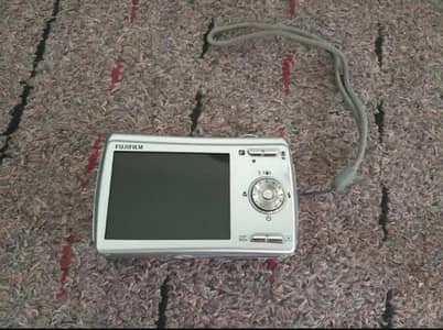 Fujifilm FinePix F100fd 12MP Digital Camera