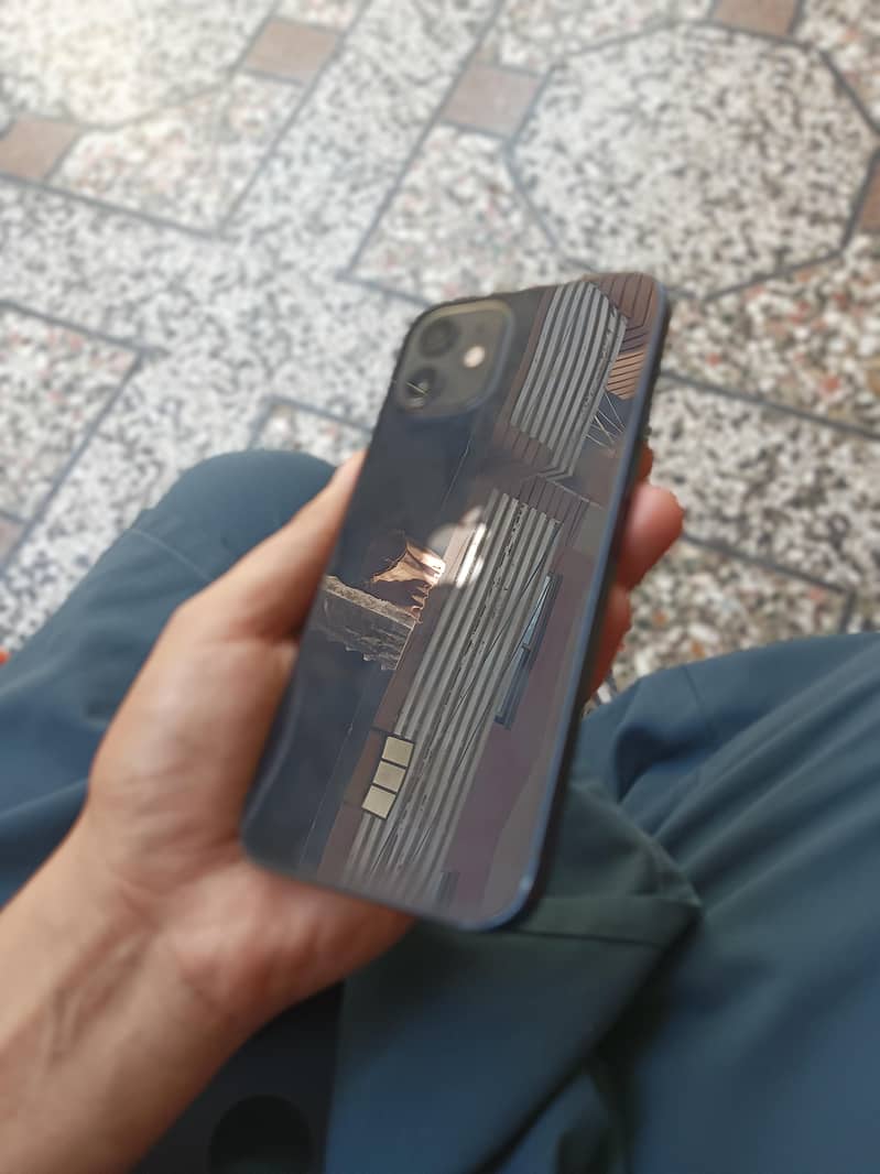 Apple iPhone 12 3