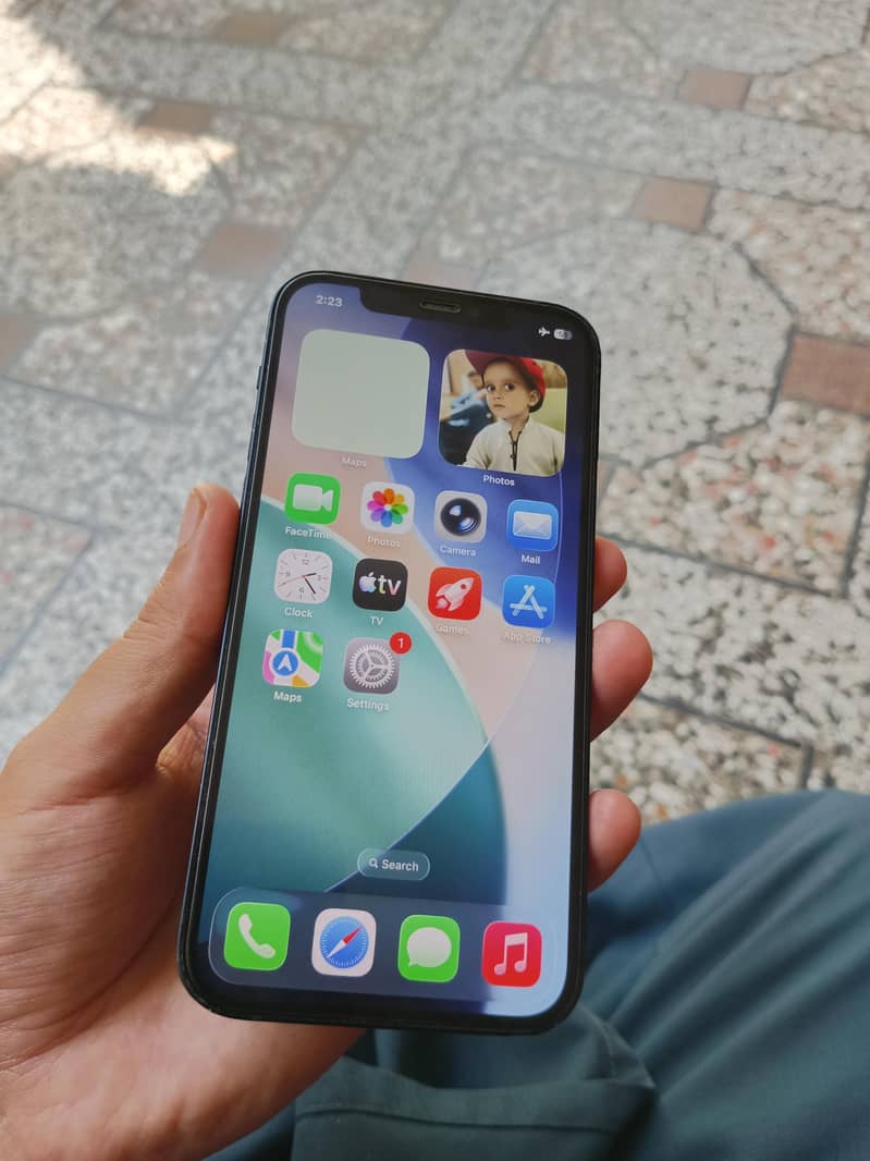 Apple iPhone 12 4