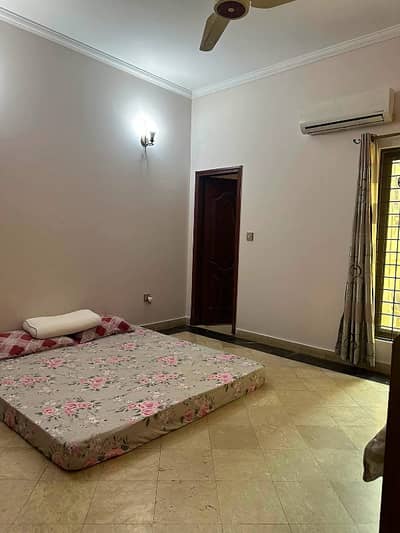 6 Marla 3 bed portion available for rent pak Arab society