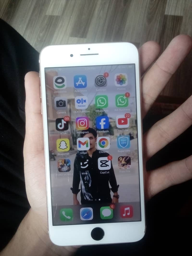 Apple iPhone 8 Plus 4