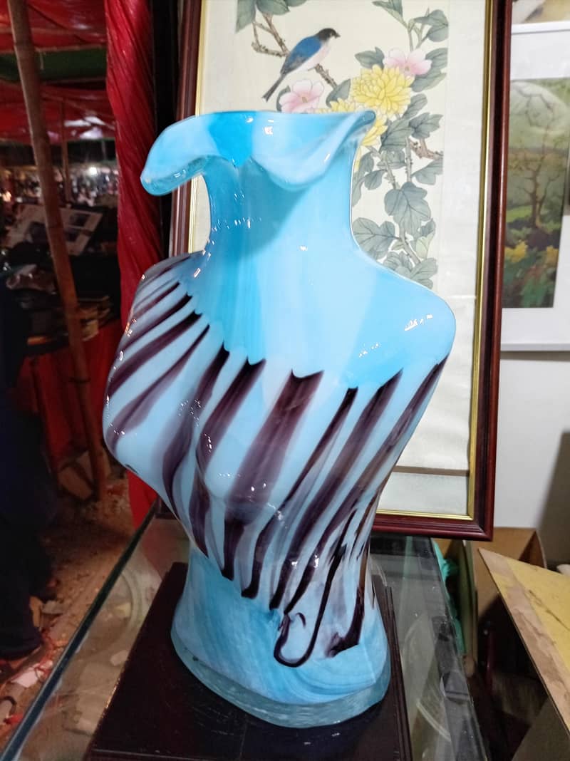 Old Vases 9