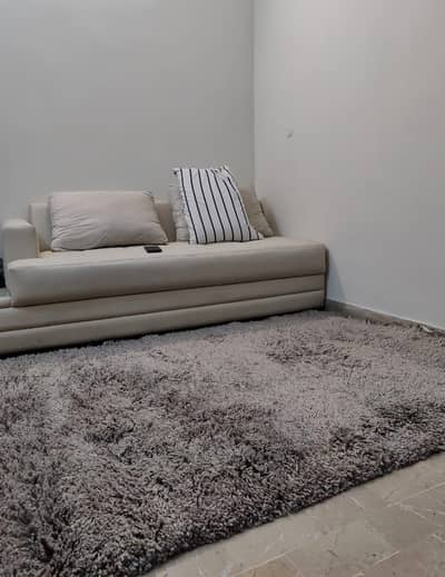 A UK-style carpet in excellent condition is available for sale