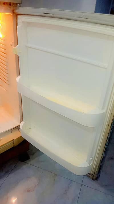 USED REFRIGERATOR FOR SALE _GOOD WORKING CONDITION